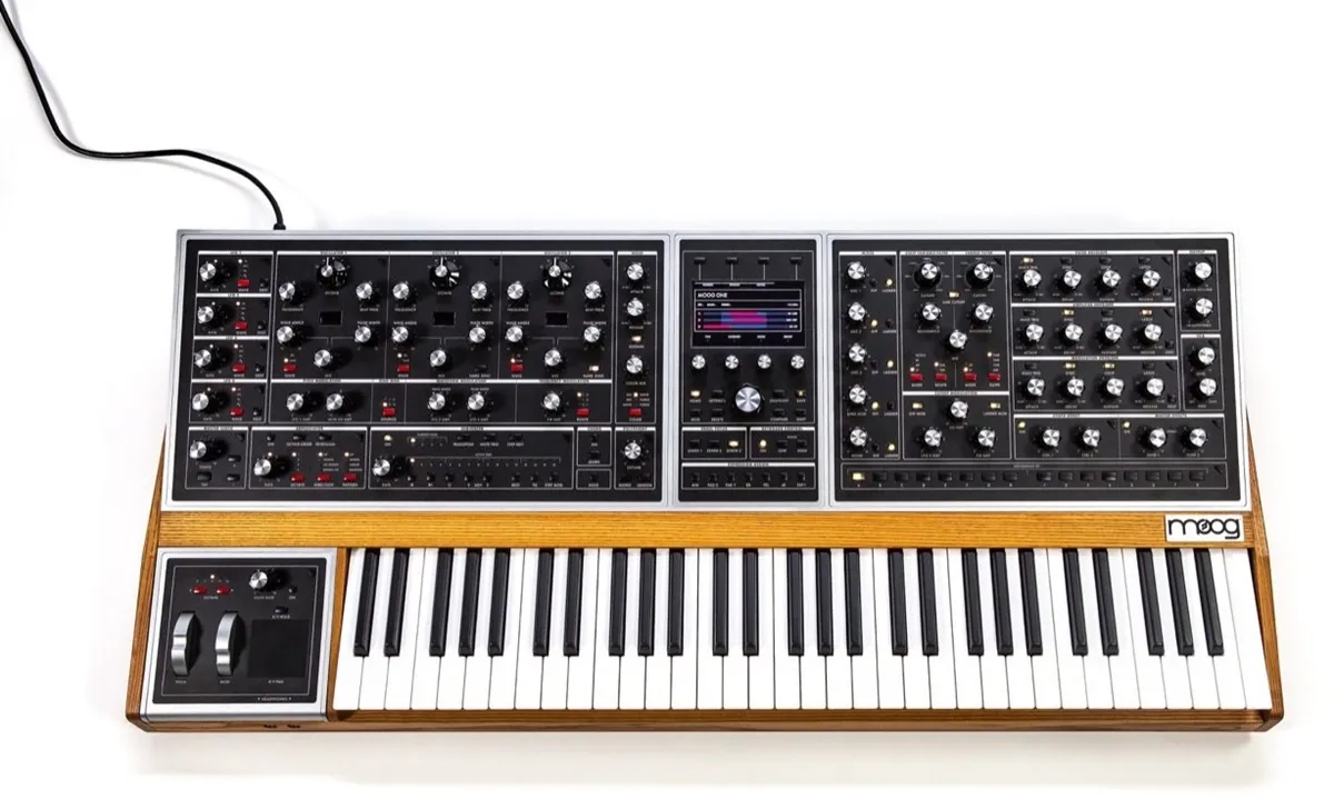 Moog One 16 Voice  - Analogni Sintisajzer