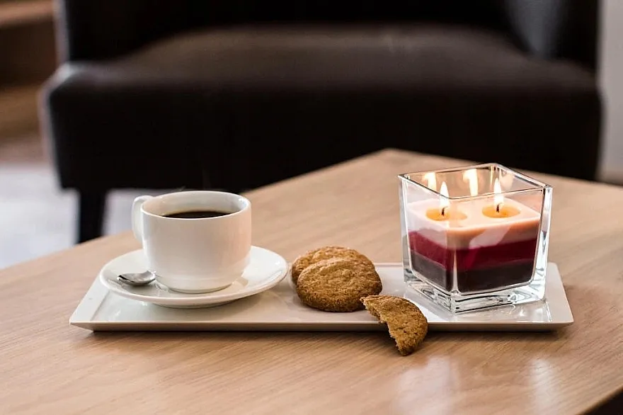 Bispol Scented Candle Chocolate &amp; Cherry Mirisna troslojna sveća u tegli "Čokolada-višnja"