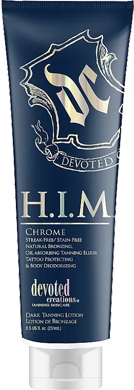 Devoted Creations Cream For Solarium For Men H.I.M Chrome Natural Bronzing, Oil Absorbing Tanning Elixir Tattoo Protecting &amp; Body Deodorizi Krema za solarijum za muškarce sa bronzerom, koja reguliše sebum, sa zaštitom za tetovaže i dezodorišućim efektom