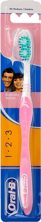 Oral-B 1 2 3 Delicate White 40 Medium Četkica za zube, 40 srednja, ružičasta