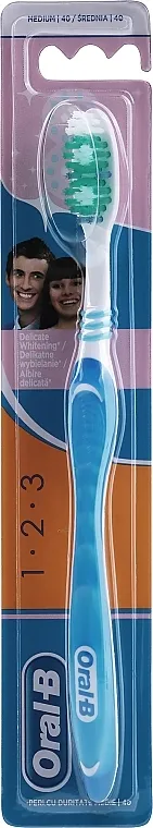 Oral-B 1 2 3 Delicate White 40 Medium Četkica za zube, 40 srednje, tamnoplava