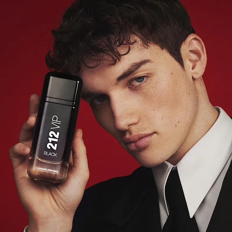 Set (edp/100ml + tuš gel/100ml) Carolina Herrera 212 VIP Black